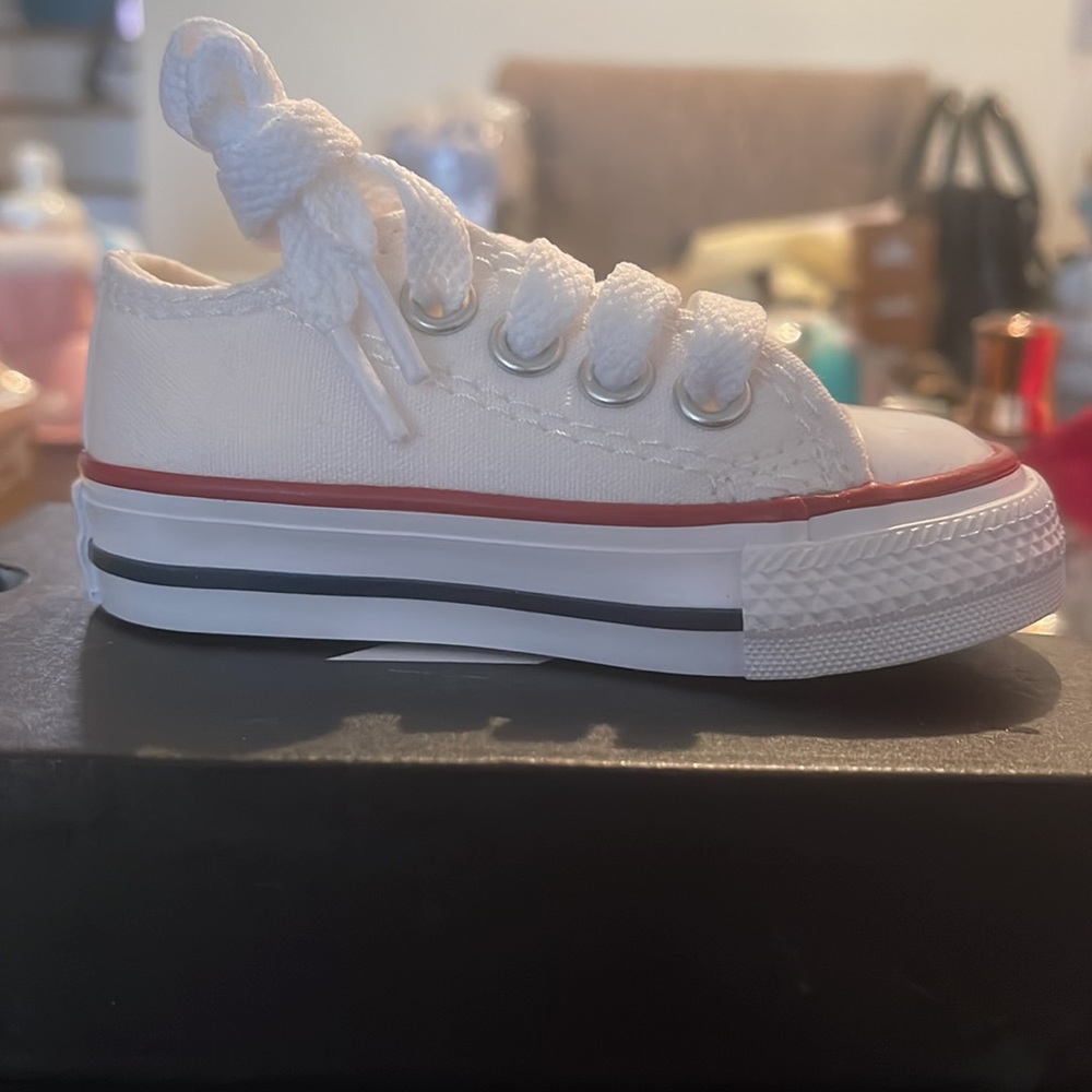 White Lowtop Converse